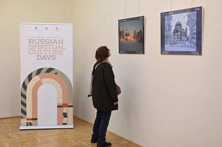 Венгры соприкоснулись с духовной культурой России: впервые услышали Сретенский хор, узнали о возрождении Кижей и познакомились с народными инструментами