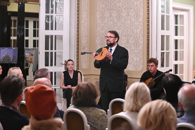 Венгры соприкоснулись с духовной культурой России: впервые услышали Сретенский хор, узнали о возрождении Кижей и познакомились с народными инструментами