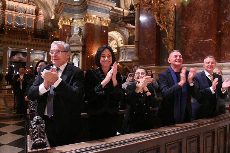 Венгры соприкоснулись с духовной культурой России: впервые услышали Сретенский хор, узнали о возрождении Кижей и познакомились с народными инструментами