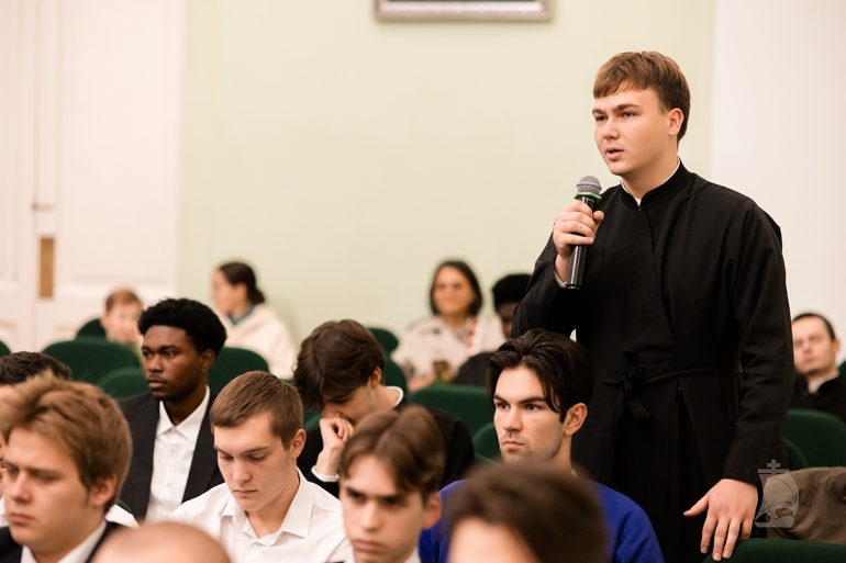 В Петербурге презентовали книгу о том, как футболист стал семинаристом