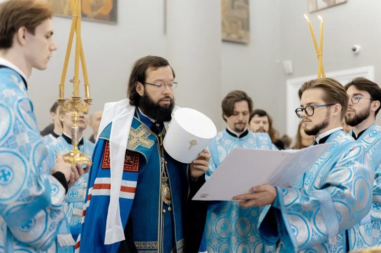 В РГХПУ им. С.Г. Строганова освятили уникальную часовню: ее интерьер создали на кафедрах ВУЗа