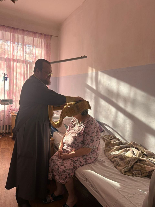 Социальный отдел Златоустовской епархии поддержал своих подопечных духовно и материально