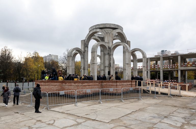 В основание столичного храма ветеранов боевых действий заложили капсулы с землей из Афганистана, Сирии и зоны СВО