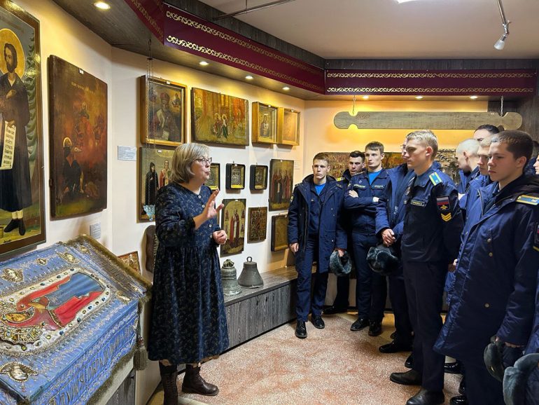 Курсанты-летчики знакомятся с духовной жизнью Челябинска и историей православия на Южном Урале