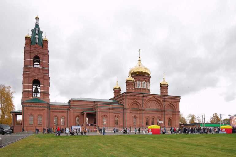 Патриарх Кирилл освятил восстановленный Свято-Троицкий храм XIX века в селе Саввино под Егорьевском