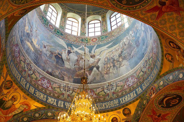 Патриарх Кирилл освятил восстановленный Свято-Троицкий храм XIX века в селе Саввино под Егорьевском