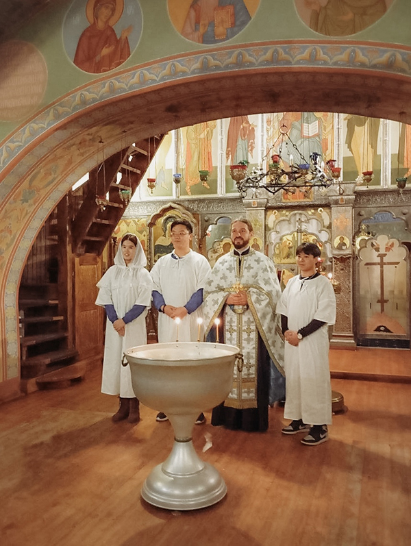 Пара из Китая приехала в подмосковные Химки, где приняла крещение и обвенчалась