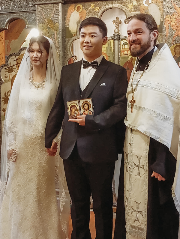 Пара из Китая приехала в подмосковные Химки, где приняла крещение и обвенчалась