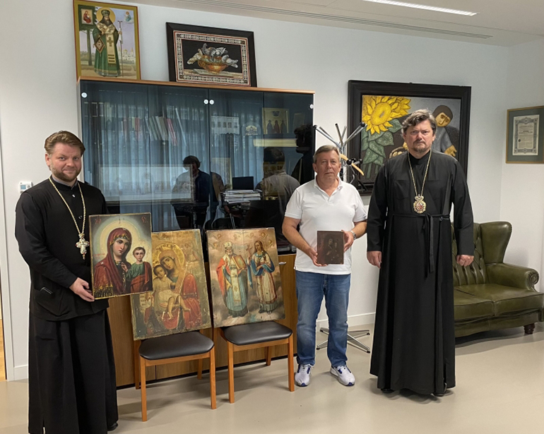 Корсунской епархии передали старинные иконы из частной коллекции