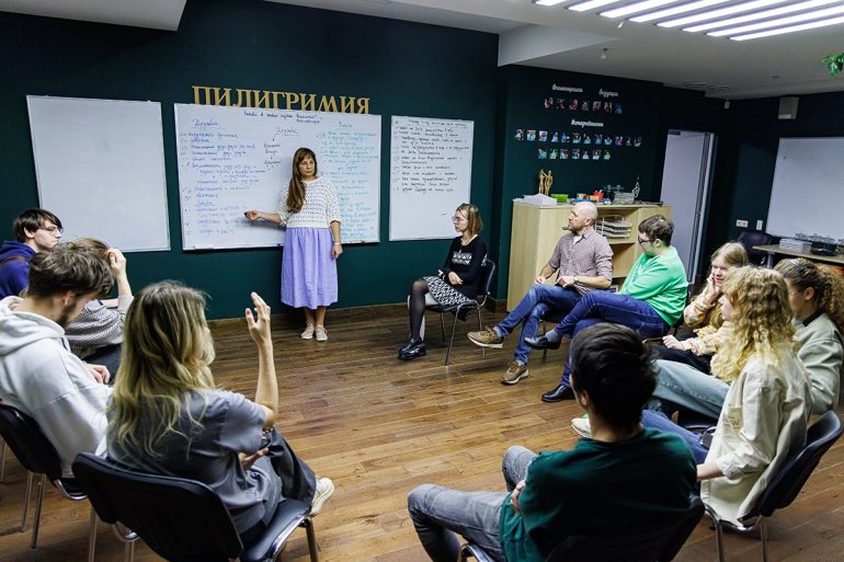 О любви, дружбе и ценности жизни: ребята из подросткового клуба «Пилигримия» разбирались в сложных вопросах