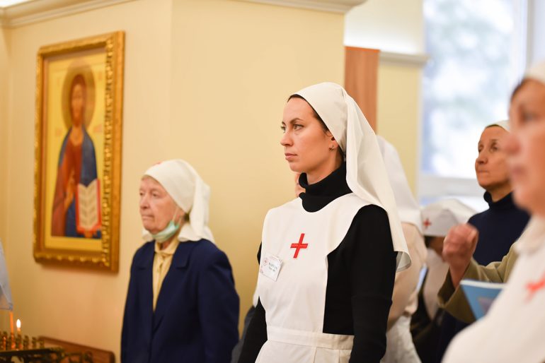 Священники и сестры милосердия Челябинской епархии посещают 33 больницы региона