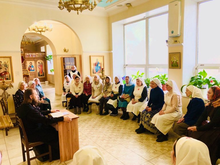 Священники и сестры милосердия Челябинской епархии посещают 33 больницы региона