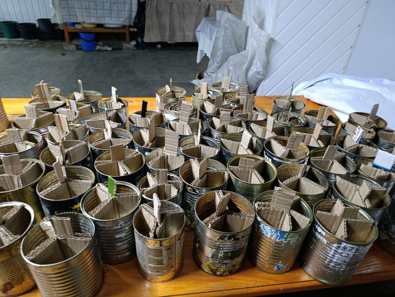 500 окопных свечей изготовили за неделю воспитанники воскресной школы каслинского храма