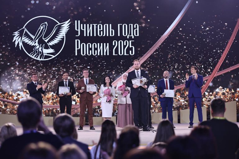 Учителем 2025 года стал преподаватель иностранных языков из Белгородской области Дмитрий Баланчуков