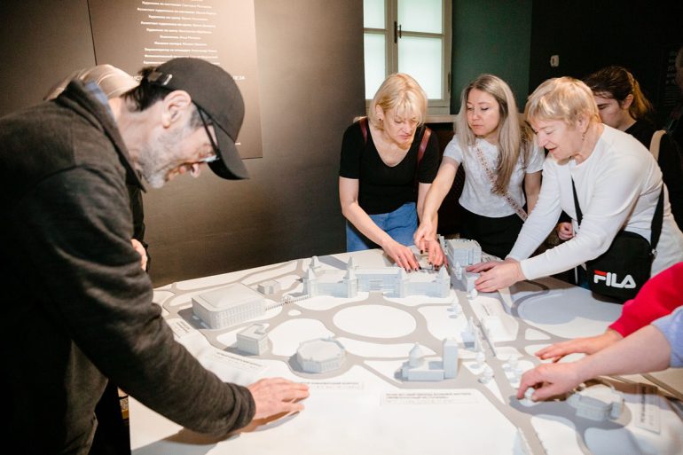 Люди с проблемами зрения могут «увидеть» историю в музее-заповеднике «Царицыно»