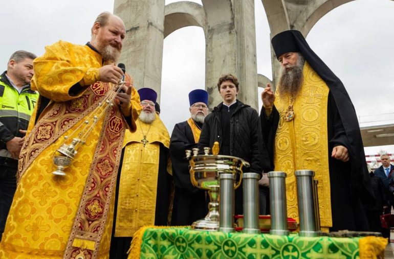 В основание столичного храма ветеранов боевых действий заложили капсулы с землей из Афганистана, Сирии и зоны СВО