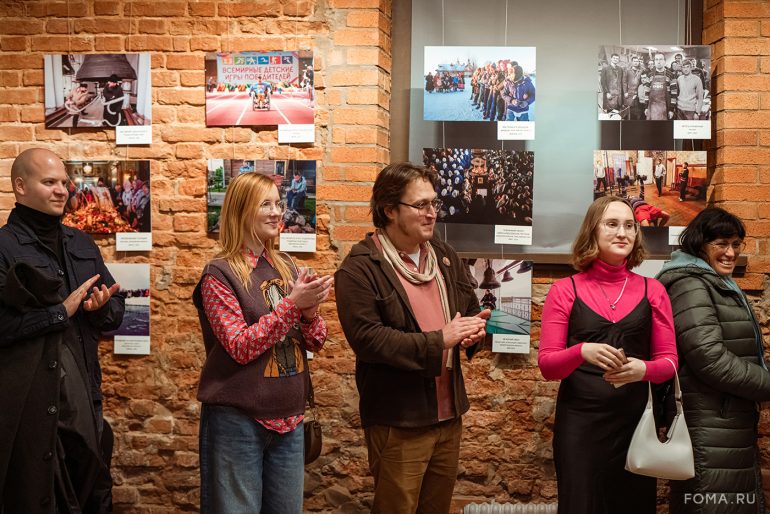 К юбилею фотографа журнала «Фома» Владимира Ештокина в Книжной палате в Черниговском открылась его авторская выставка