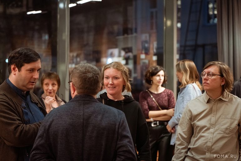 К юбилею фотографа журнала «Фома» Владимира Ештокина в Книжной палате в Черниговском открылась его авторская выставка