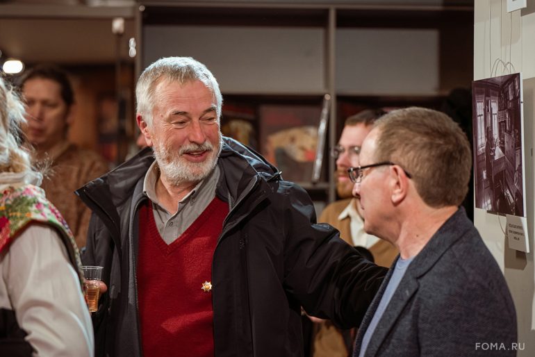 К юбилею фотографа журнала «Фома» Владимира Ештокина в Книжной палате в Черниговском открылась его авторская выставка