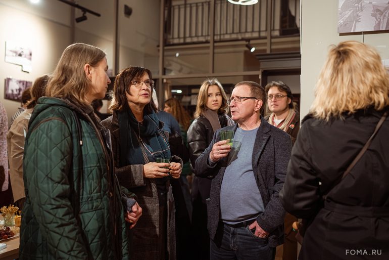 К юбилею фотографа журнала «Фома» Владимира Ештокина в Книжной палате в Черниговском открылась его авторская выставка