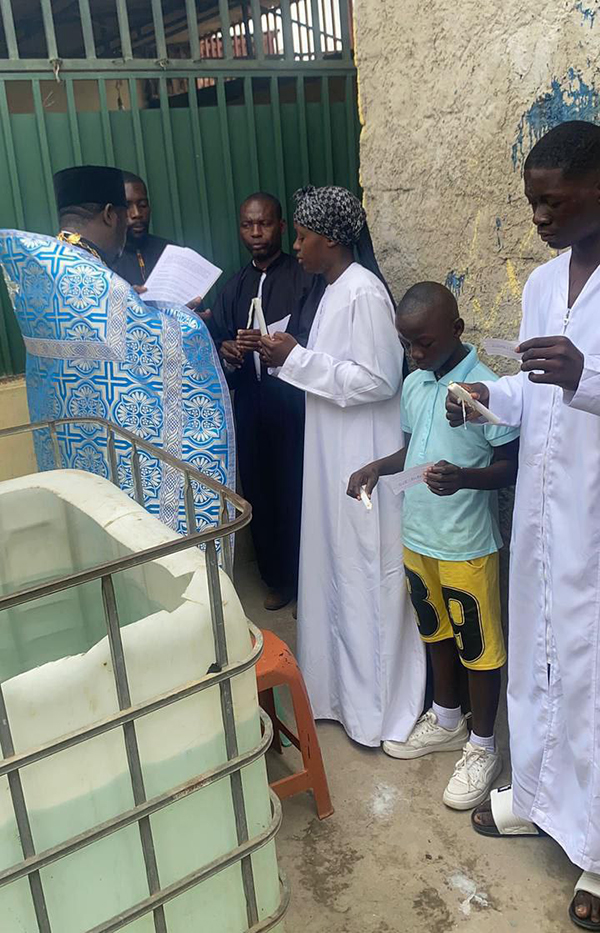 В столице Анголы православную веру приняли четыре местных жителя