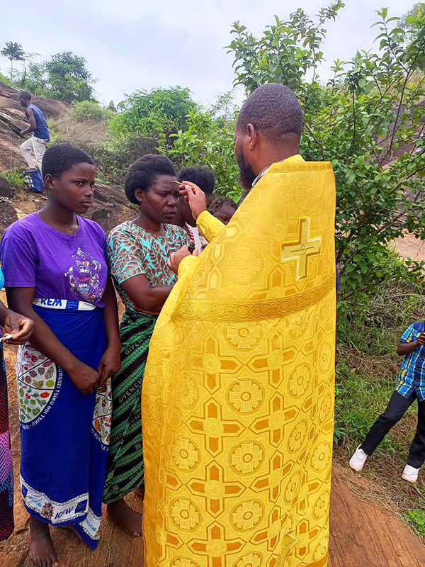 19 человек из трех народов крестили в православную веру в Малави