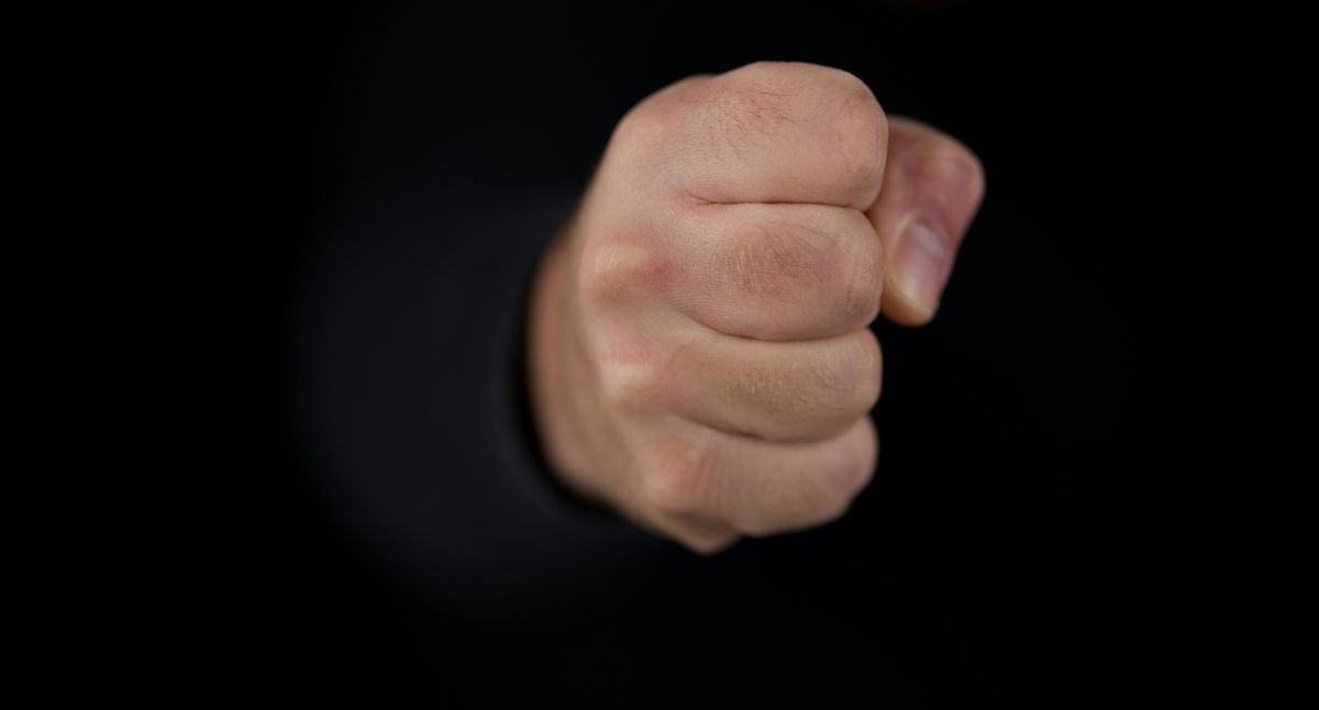 Люблю мужа и все для него делаю, а он бьет. За что?