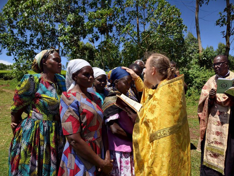 В одном из селений Кении в православие крестили семерых жителей