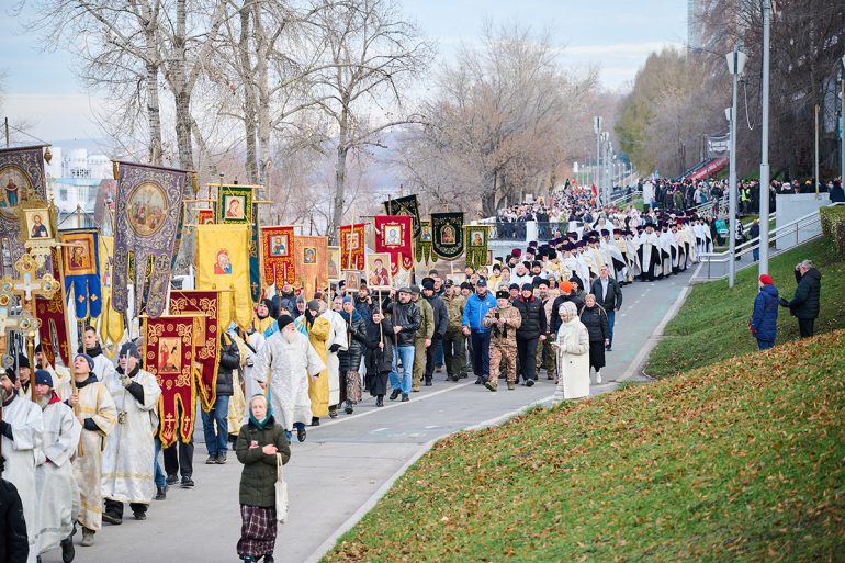 В Самаре прошел самый массовый в истории региона крестный ход в честь архангела Михаила
