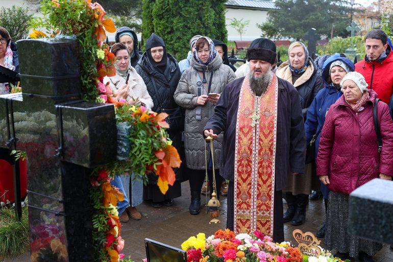 В Оптиной почтили память отца Илиодора (Гайриянца): его путь к вере начался с подаренного переписанного молитвенника, а затем он раздавал распечатки молитв уже другим