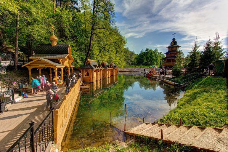 «Я залез в долги и уже успел потратить всё, что мне одолжили». Чудо в паломничестве к святому Серафиму