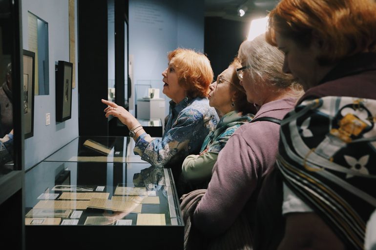 Возвращение Константина Симонова: в Литературном музее открылась уникальная выставка к 110-летию классика военной прозы и поэзии