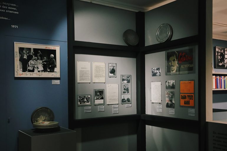 Возвращение Константина Симонова: в Литературном музее открылась уникальная выставка к 110-летию классика военной прозы и поэзии