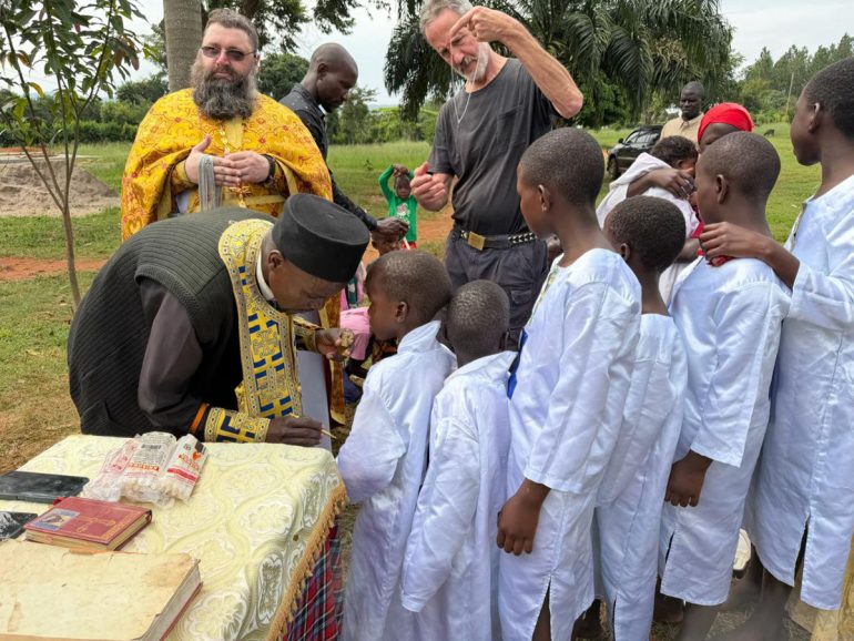 В Уганде в православие крестили 32 человека