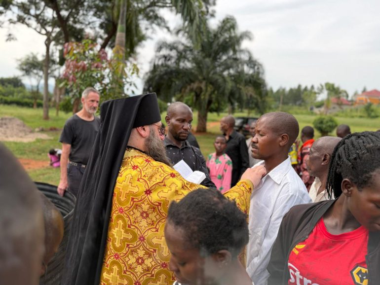 В Уганде в православие крестили 32 человека