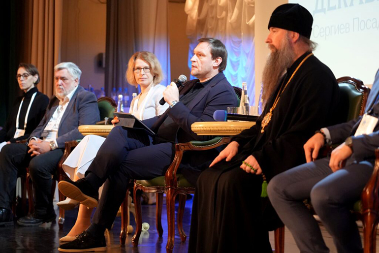 В Сергиевом Посаде обсудили, как объединить светское и духовное в исторических русских городах