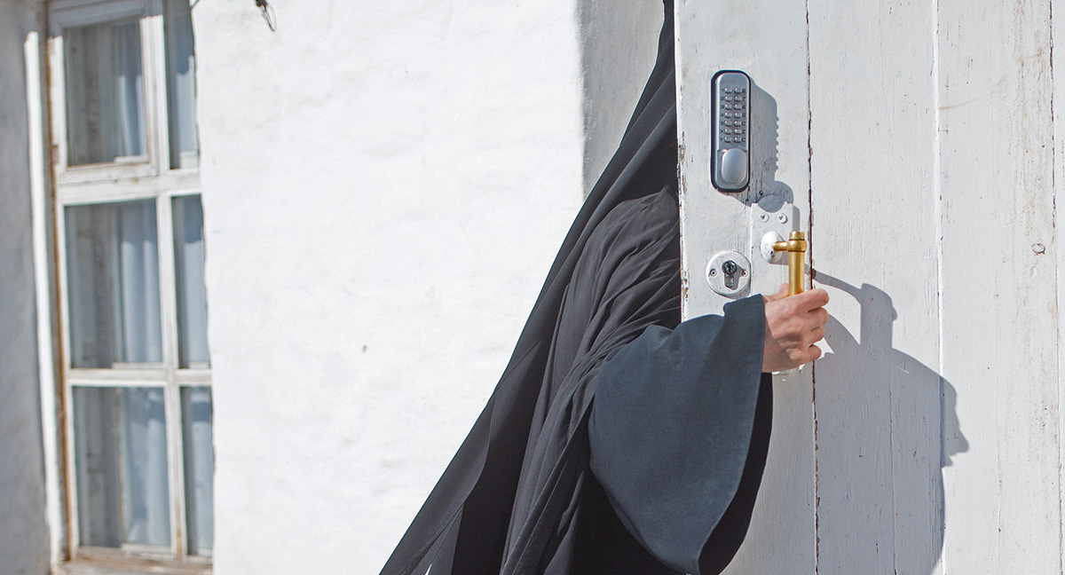 Святых не видать? Колонка главного редактора