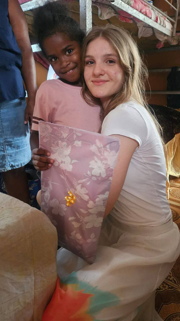 Русский приход на Маврикии помог многодетной матери-инвалиду