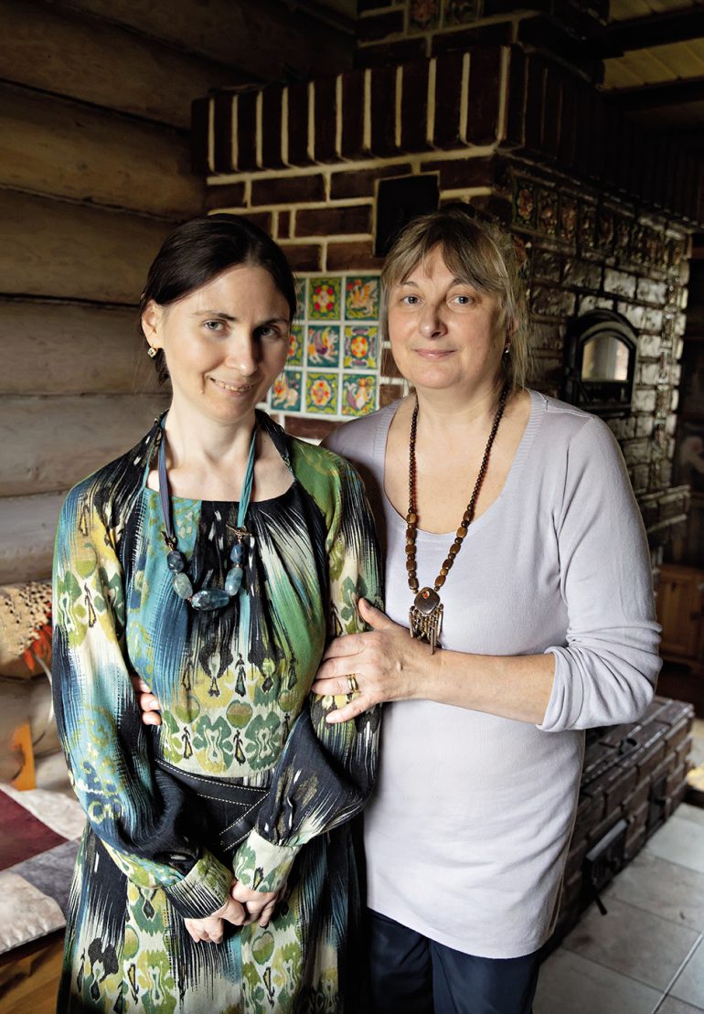 Мир, защищенный Добром, на картинах Евгении Лоцмановой