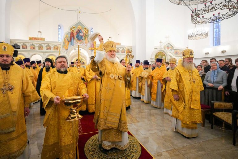Патриарх Кирилл освятил в столичном районе Зябликово храм в честь Похвалы Пресвятой Богородицы
