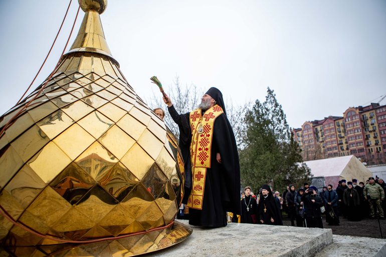 Освящены крест и купол для строящегося кафедрального собора Элисты