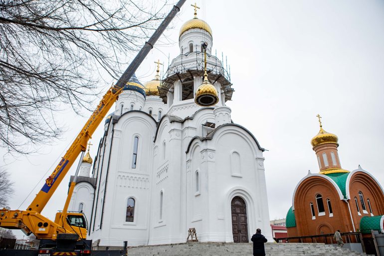 Освящены крест и купол для строящегося кафедрального собора Элисты