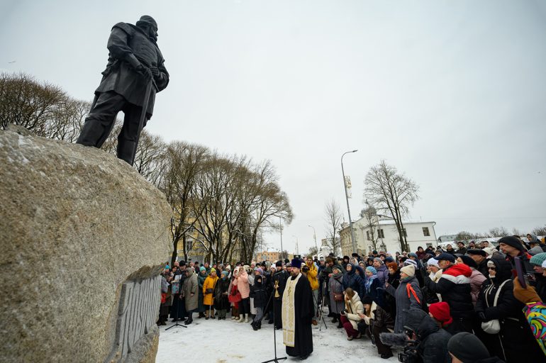В Пскове освятили памятник святому князю Довмонту-Тимофею, при котором город окреп и возвысился