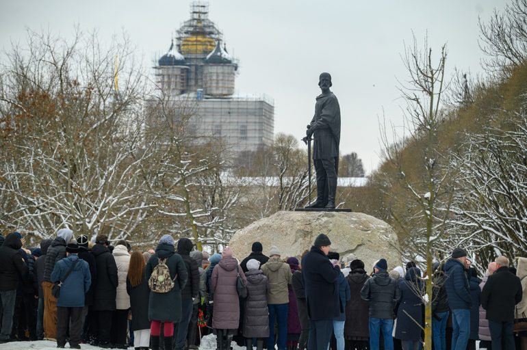 В Пскове освятили памятник святому князю Довмонту-Тимофею, при котором город окреп и возвысился