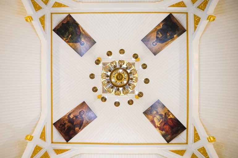 Патриарх Кирилл освятил отреставрированный храм, в котором в советское время служил его отец