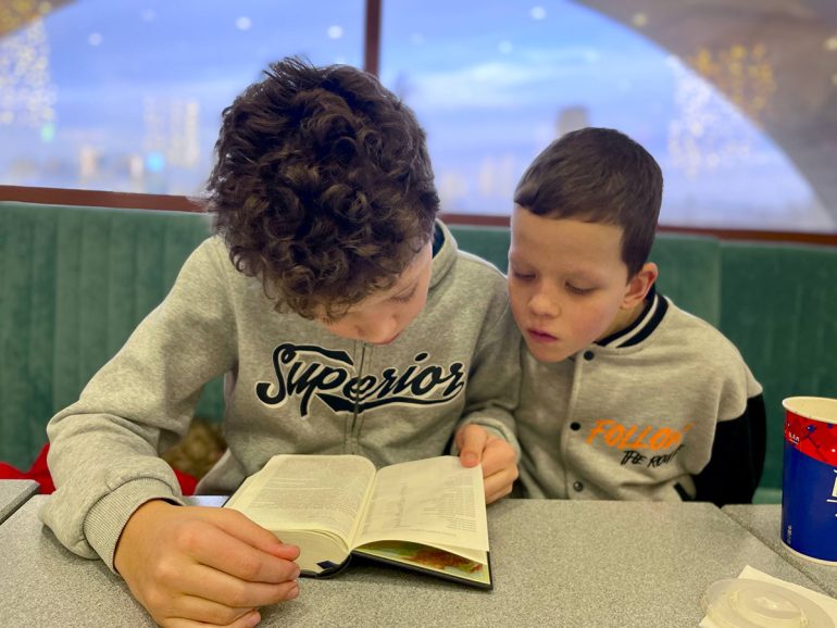 Ребята из молодежного клуба Данилова монастыря поразмышляли над историями из Евангелия от Луки