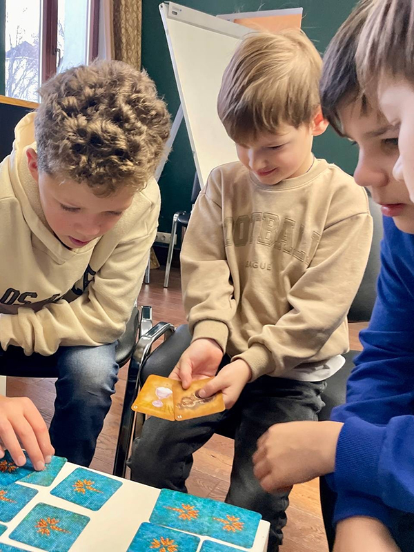 Юные участники клуба «Пилигримия» Данилова монастыря разобрали Евангелие и поразмышляли о вечной жизни