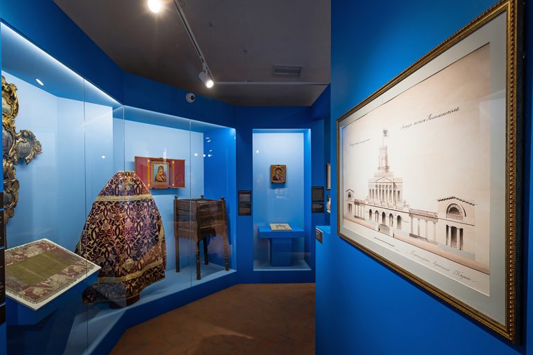 Неожиданный взгляд на династию: в Коломенском открылась уникальная выставка о Романовых