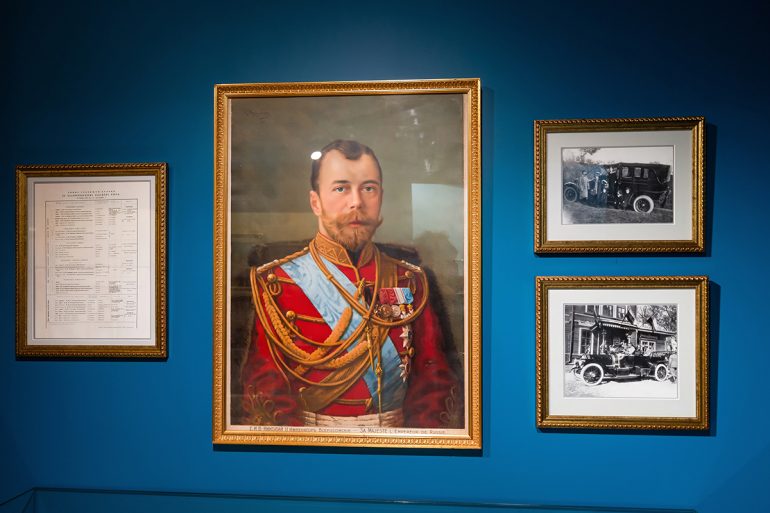 Неожиданный взгляд на династию: в Коломенском открылась уникальная выставка о Романовых