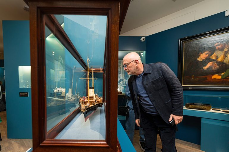 Неожиданный взгляд на династию: в Коломенском открылась уникальная выставка о Романовых